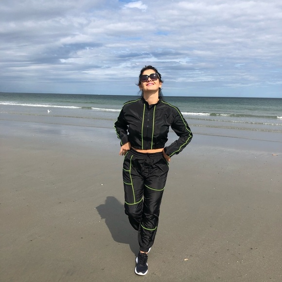 QED London cropped jacket and sweatpants (two-piece) - Picture 11 of 16